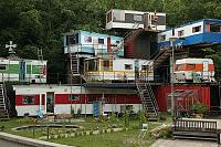 Click image for larger version. 

Name:	redneck-mansion.jpg 
Views:	87 
Size:	503.8 KB 
ID:	9461